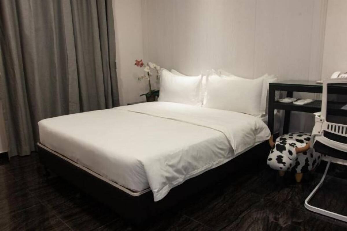 Premium bedding, desk, free WiFi, bed sheets