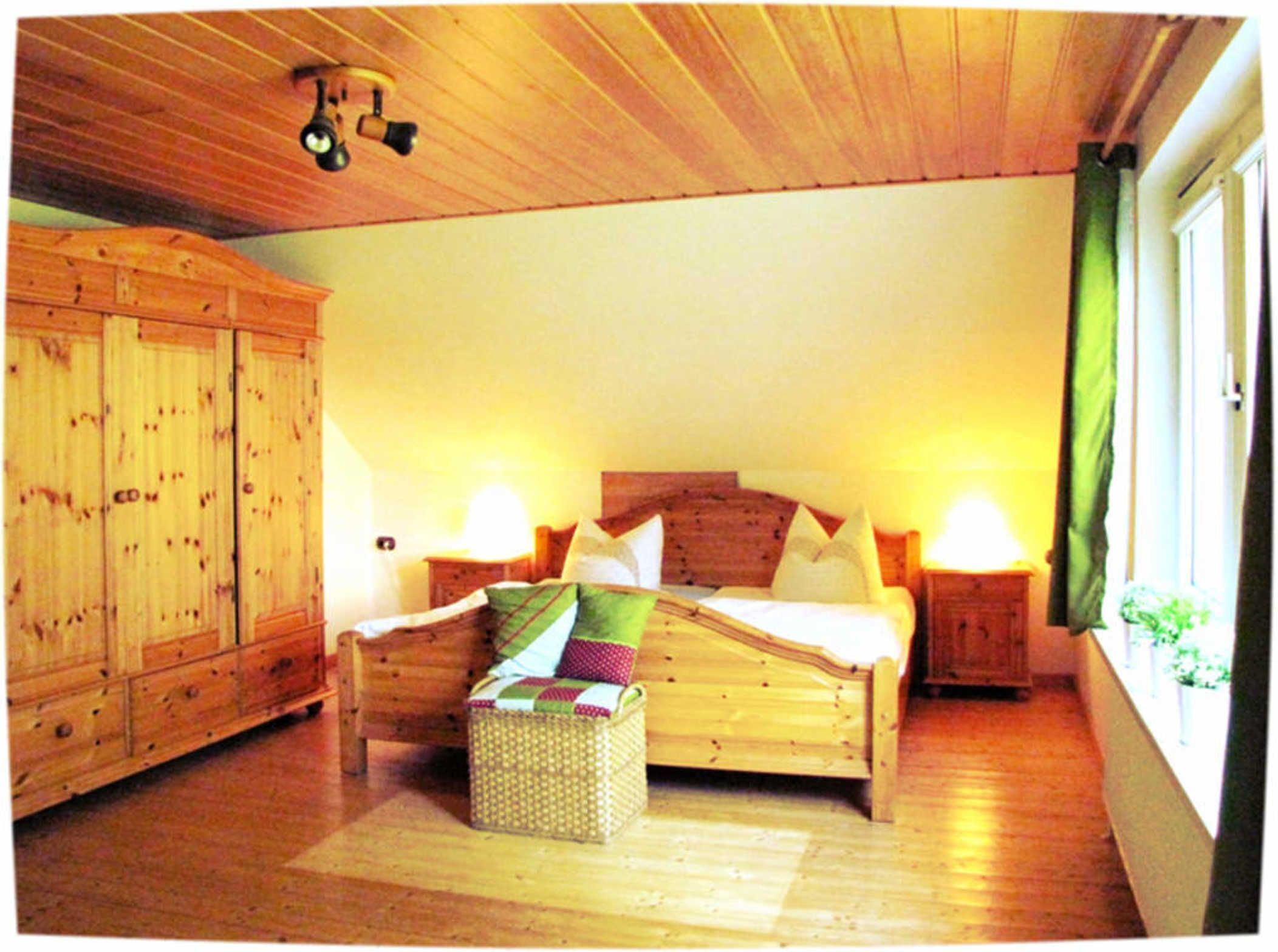 3 chambres, coffres-forts dans les chambres, bureau, lit parapluie