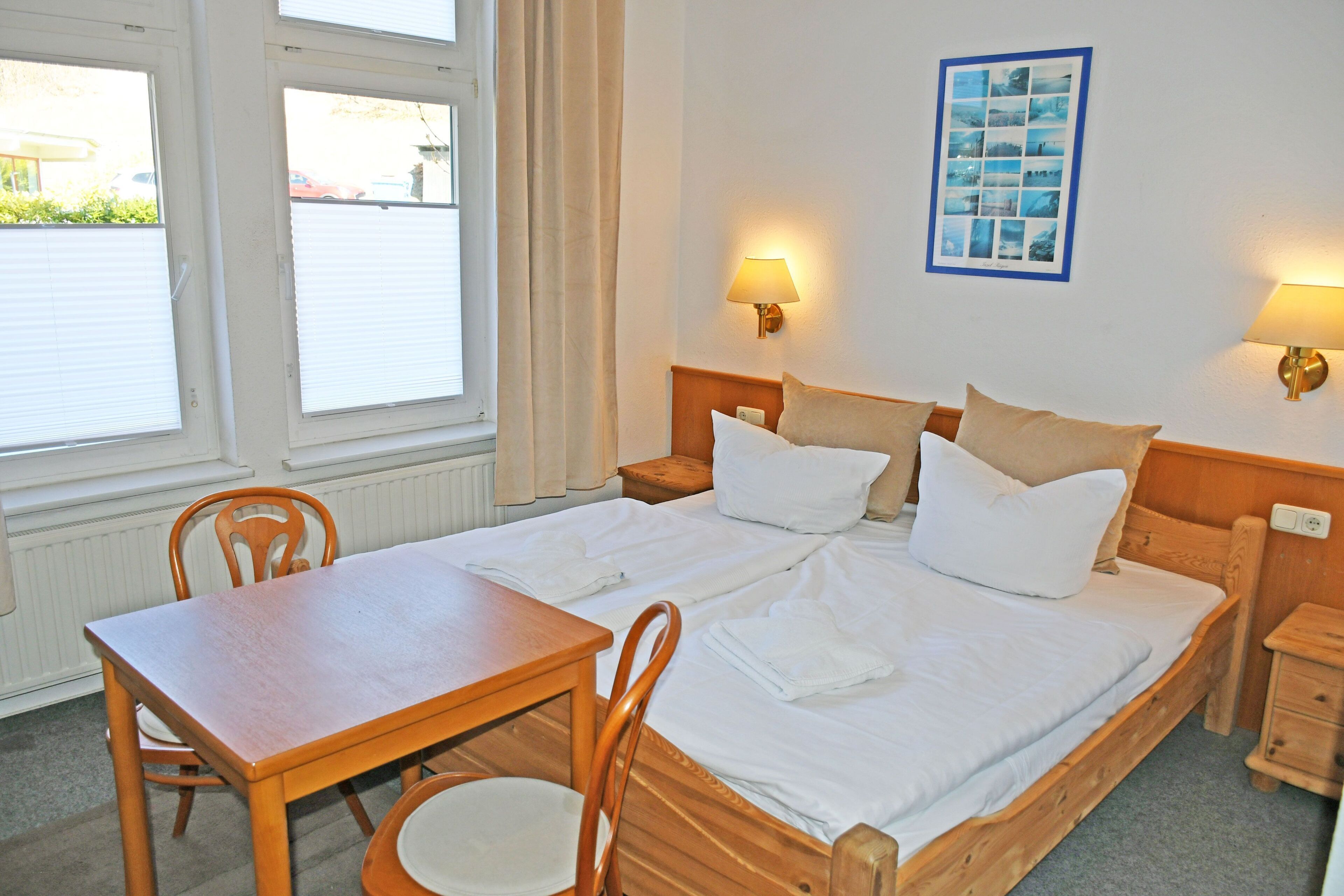 1 bedroom, desk, travel crib, WiFi