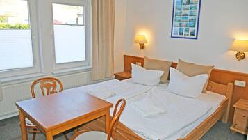 1 bedroom, desk, travel cot, WiFi