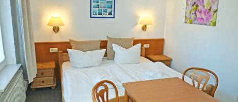 1 Schlafzimmer, Schreibtisch, Reisekinderbett, WLAN
