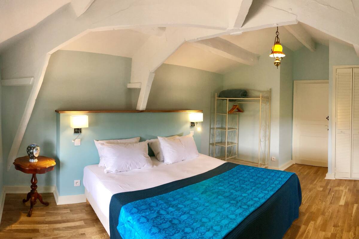 Family Suite | Egyptian cotton sheets, premium bedding, individually decorated