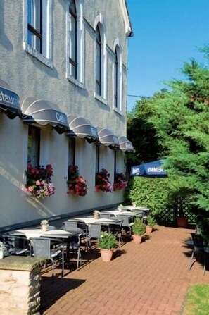 Outdoor dining - Hotel Erblehngericht (Gohrisch)