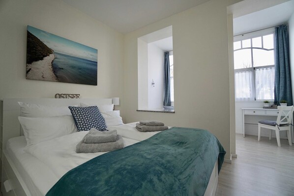 Unclassified image, 1 of 22, button