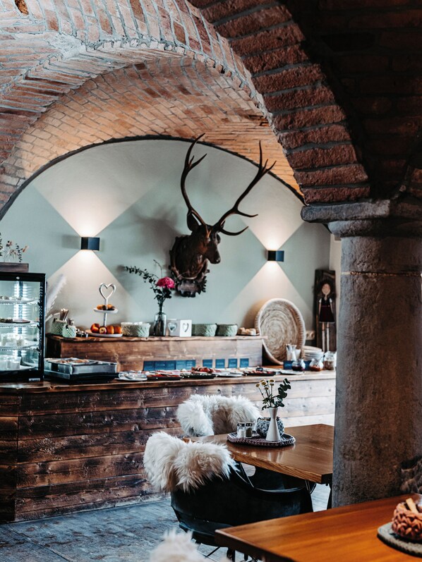 包含每日自助早餐