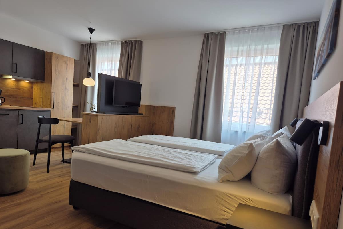 Studio | 1 bedroom, desk, free WiFi, bed sheets