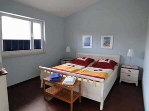 1 chambre, lit parapluie, draps fournis