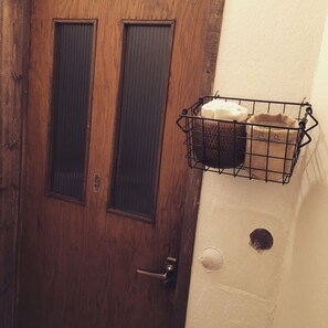 Free toiletries, hair dryer, electronic bidet - Guest House Sato Shoten - Hostel (Toyoura)