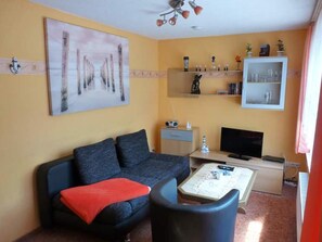 TV - Apartment Maurice - Holiday home in Mariendorf on the Mönchgut peninsula (Mönchgut)