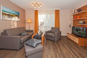 Unclassified image, 4 of 26, button - Type II / No. 13 lateral Sea view - beach house Aurell - directly on the Baltic Sea beach (Heringsdorf)