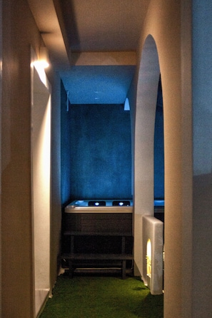 Superior Suite (Outdoor Hot Tub) - Villa Galaxy Santorini (Santorini)