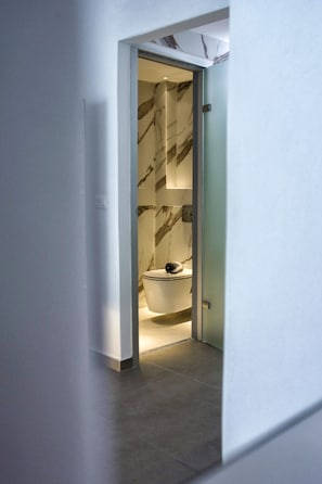 Superior Suite (Outdoor Hot Tub) - Villa Galaxy Santorini (Santorini)