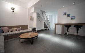 Suite Deluxe (Outdoor Hot Tub, Split Level) | Area soggiorno | TV a schermo piatto