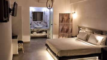 Suíte superior (Outdoor Hot Tub) | Frigobar, cofres nos quartos, cortinas blackout, quartos à prova de som