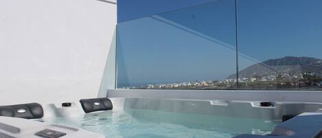 Suíte luxo (Outdoor Hot Tub, Split Level) | Sacada