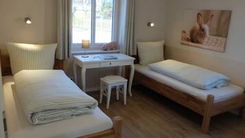 2 bedrooms, in-room safe, desk, travel crib