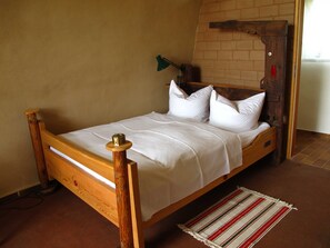 1 bedroom, bed sheets