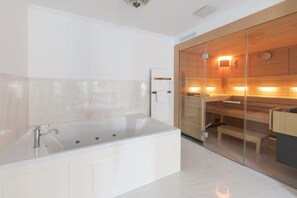 Royal Suite, Terrace | Bathroom