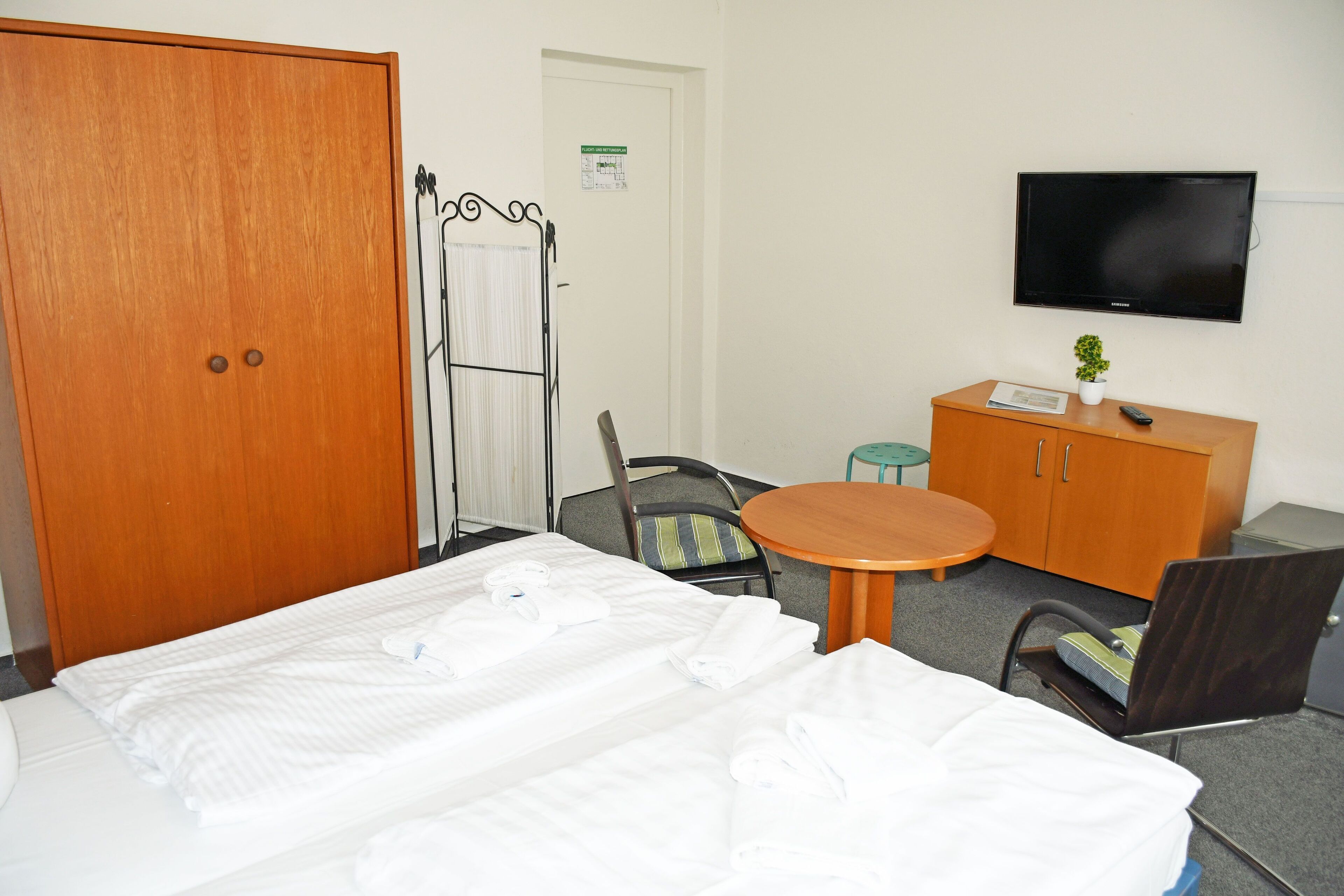 1 Schlafzimmer, Schreibtisch, Reisekinderbett, WLAN