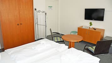 1 Schlafzimmer, Schreibtisch, Reisekinderbett, WLAN