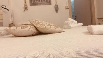 Free cots/infant beds, bed sheets