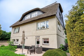 Unclassified image, 5 of 19, button