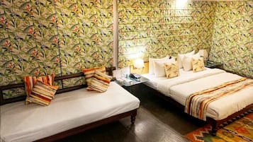 Tree House | Minibar, in-room safe, desk, laptop workspace