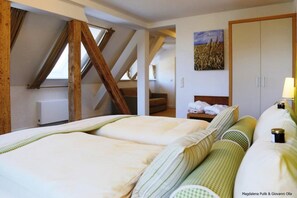 1 室のベッドルーム、デスク、旅行用ベビーベッド、WiFi