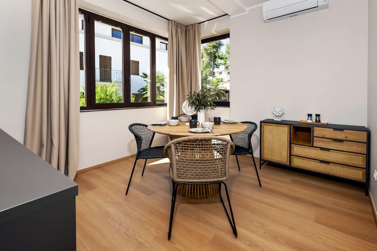 Appartamento Deluxe, 1 camera da letto, vista giardino | Sala da pranzo