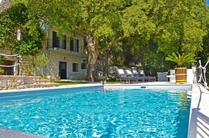Outdoor pool, a heated pool - Villa Ana – Private Villa mit beheiztem Pool, großem Garten & Meerblick… (Zaostrog)