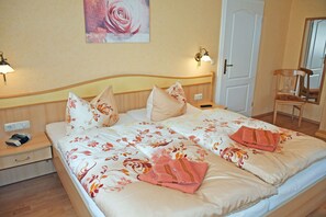 2 Schlafzimmer, Reisekinderbett, WLAN, Bettwäsche