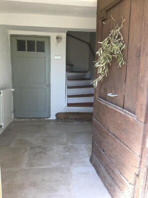 المنشأة من الداخل