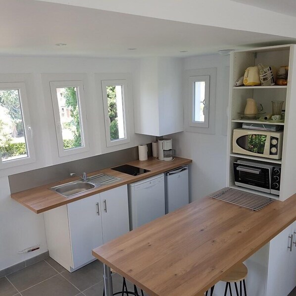 Kühlschrank, Kochgeschirr/Geschirr/Besteck