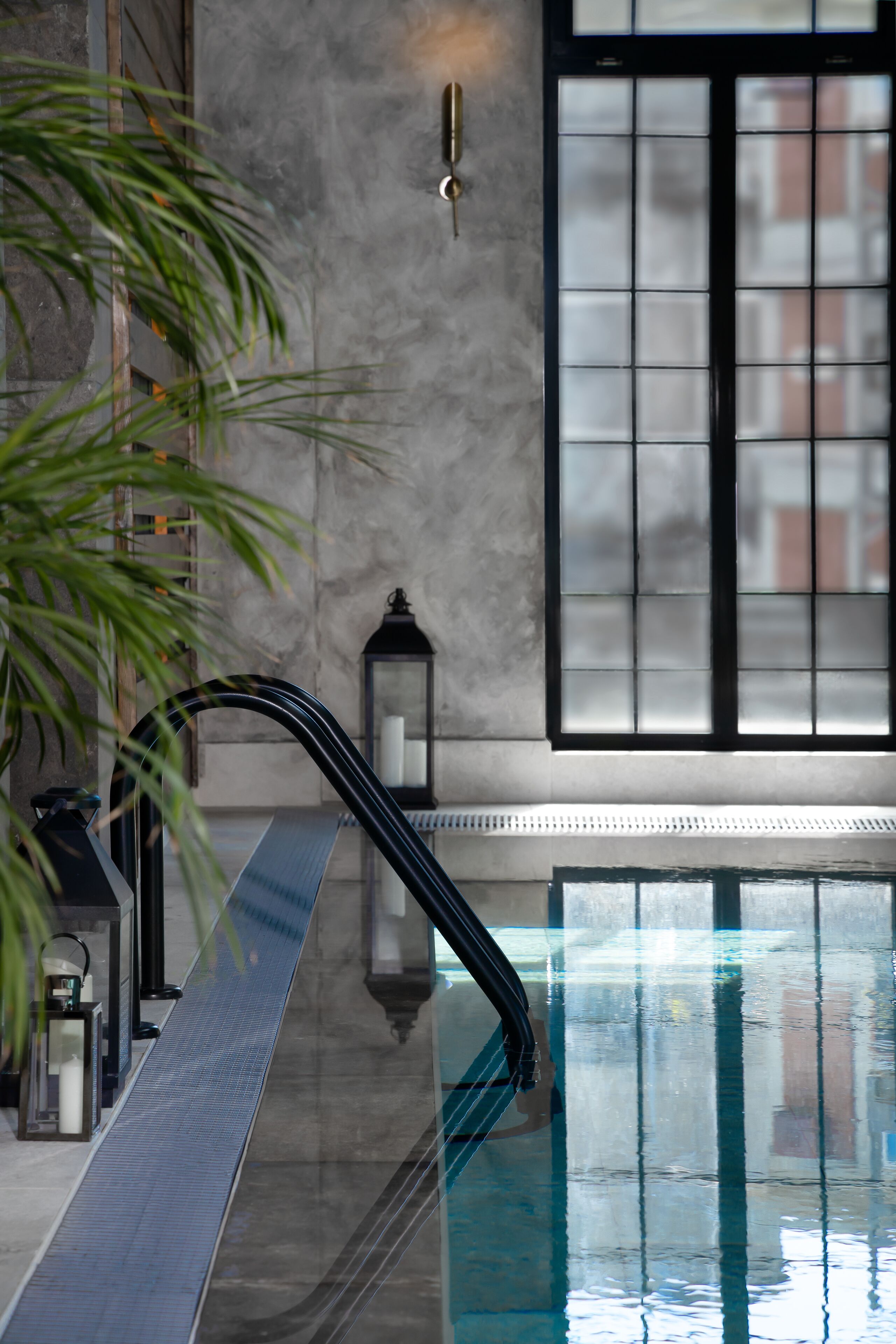 indoor pool, pool loungers