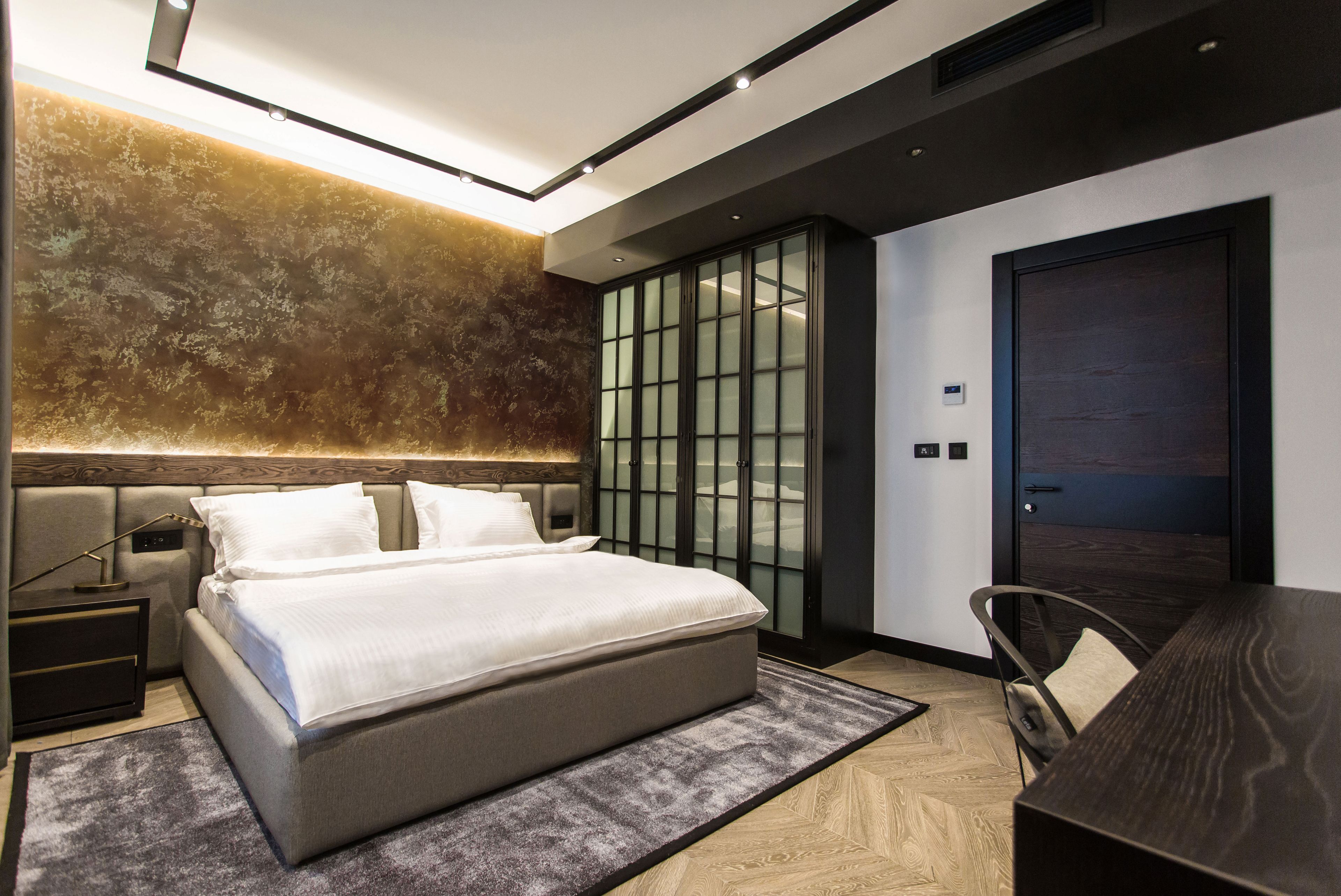 double room | minibar, in-room safe, desk, blackout curtains