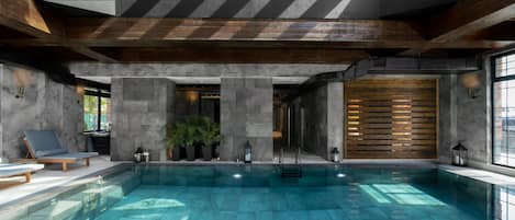 Indoor pool, sun loungers