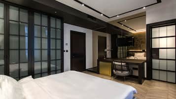 Double Room | Minibar, in-room safe, desk, blackout curtains