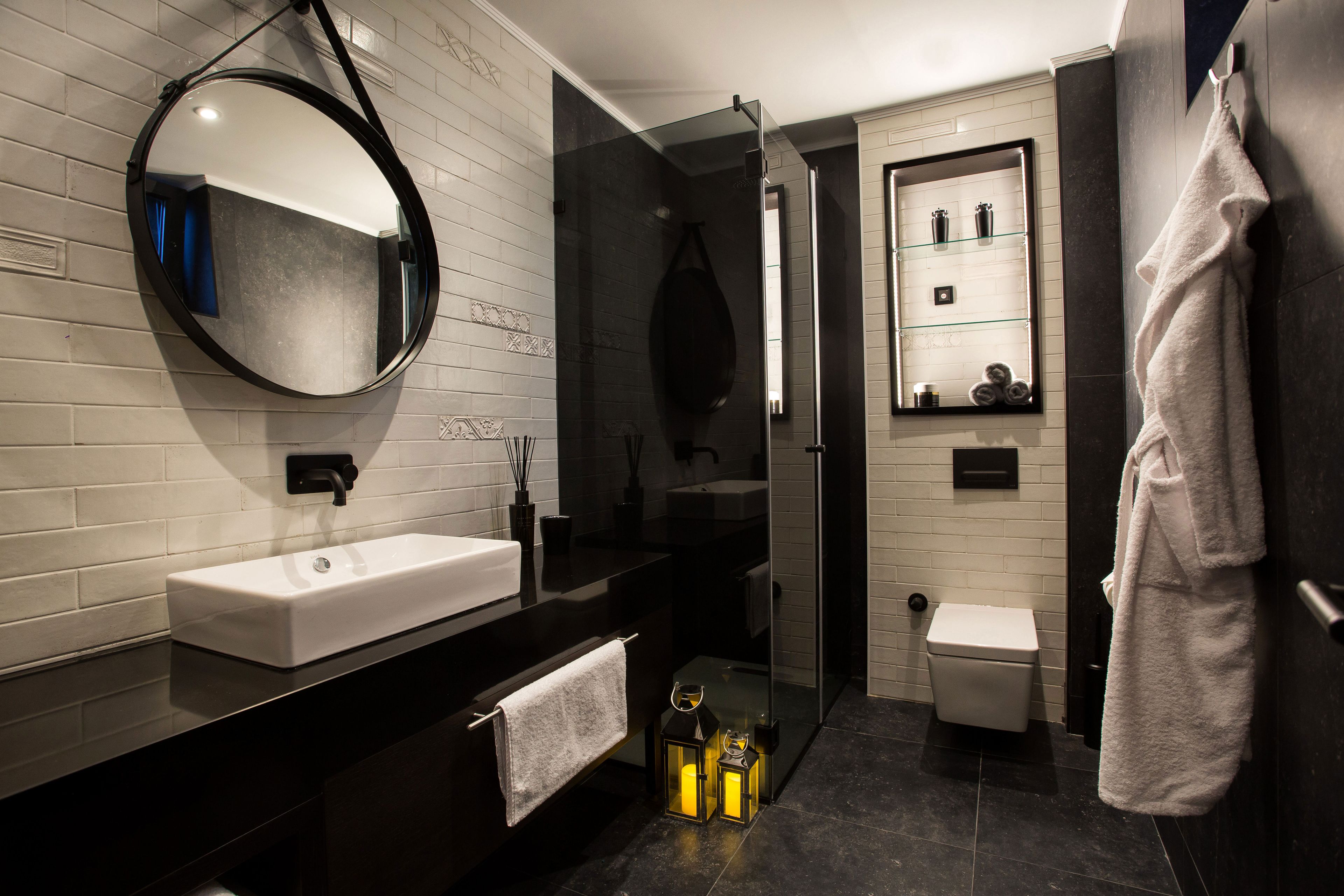 standard apartment, non smoking | bathroom | free toiletries, hair dryer, bathrobes, slippers