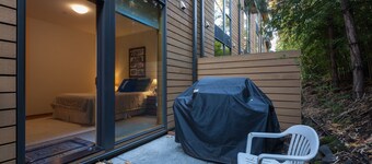 Great house for groups, downtown location, light and airy, sleeps 10!