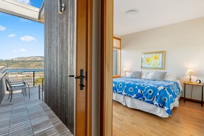 4 bedrooms, free WiFi, bed sheets - Great house for groups, downtown location, light and airy, big views! (Hood River)