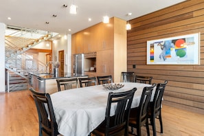 Dining - Great house for groups, downtown location, light and airy, big views! (Hood River)