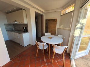In-room dining - Family Apartment Kocevar (Piran)