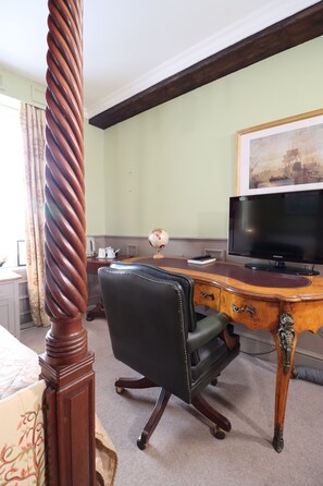 Deluxe Suite (Lord Nelson Suite) | Room amenity