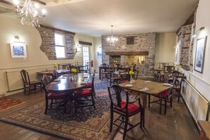 Dining - The Castle Hotel (Llandovery)