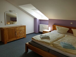 4 bedrooms, bed sheets