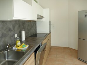 Refrigerador, microondas, horno y lavavajillas 