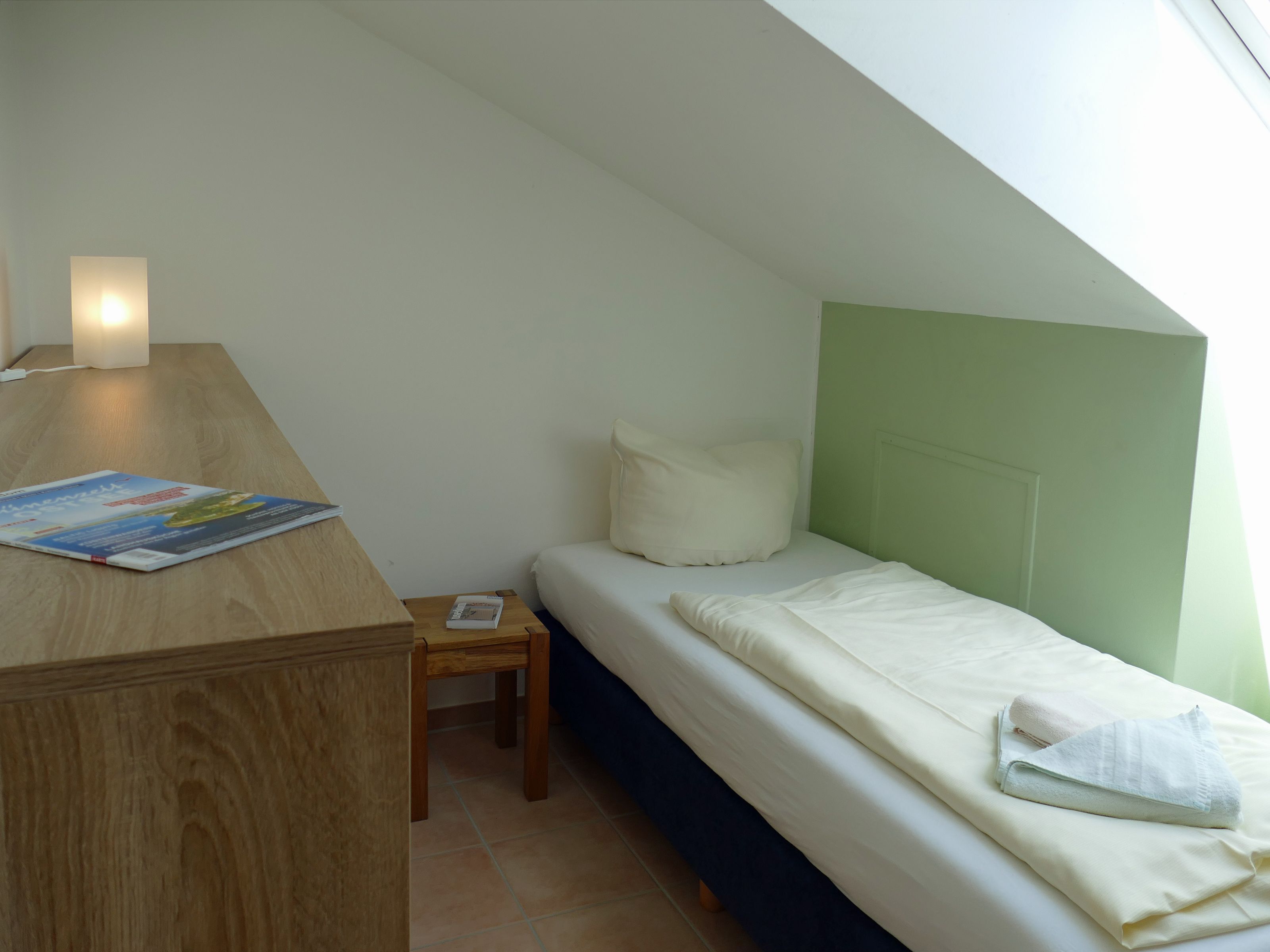4 bedrooms, bed sheets