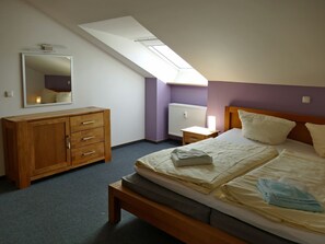 4 bedrooms, bed sheets