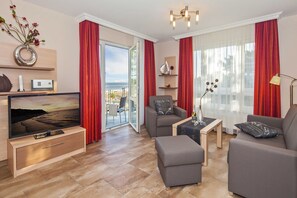 TV, fireplace - Type IV / No. 7 Sea View - Beach House Aurell - directly on the Baltic Sea beach (Heringsdorf)
