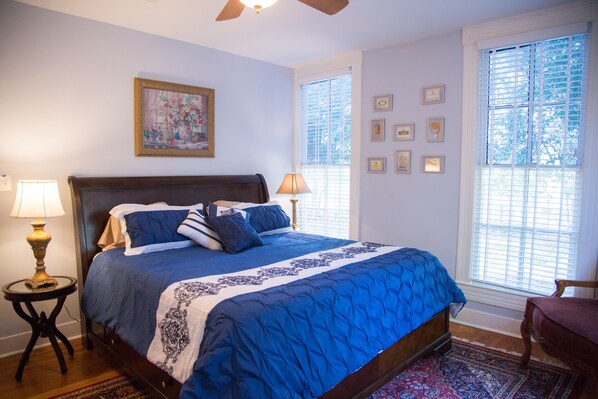 4 habitaciones, tabla de planchar con plancha y cuna de viaje 